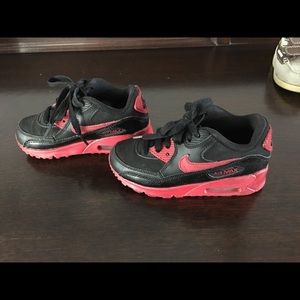 Boy’s Nike Shoes Size Toddler 10 air max. Black